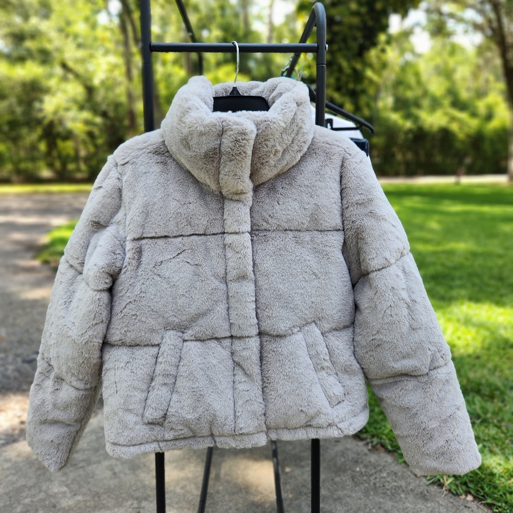 🆕 Abercrombie & Fitch Faux Fur Puffer Jacket